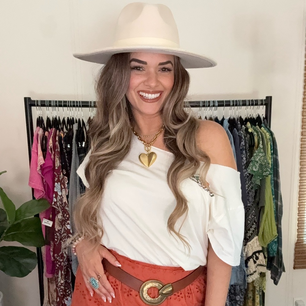 @chantall_me is LIVE! - Picture 14 of 17